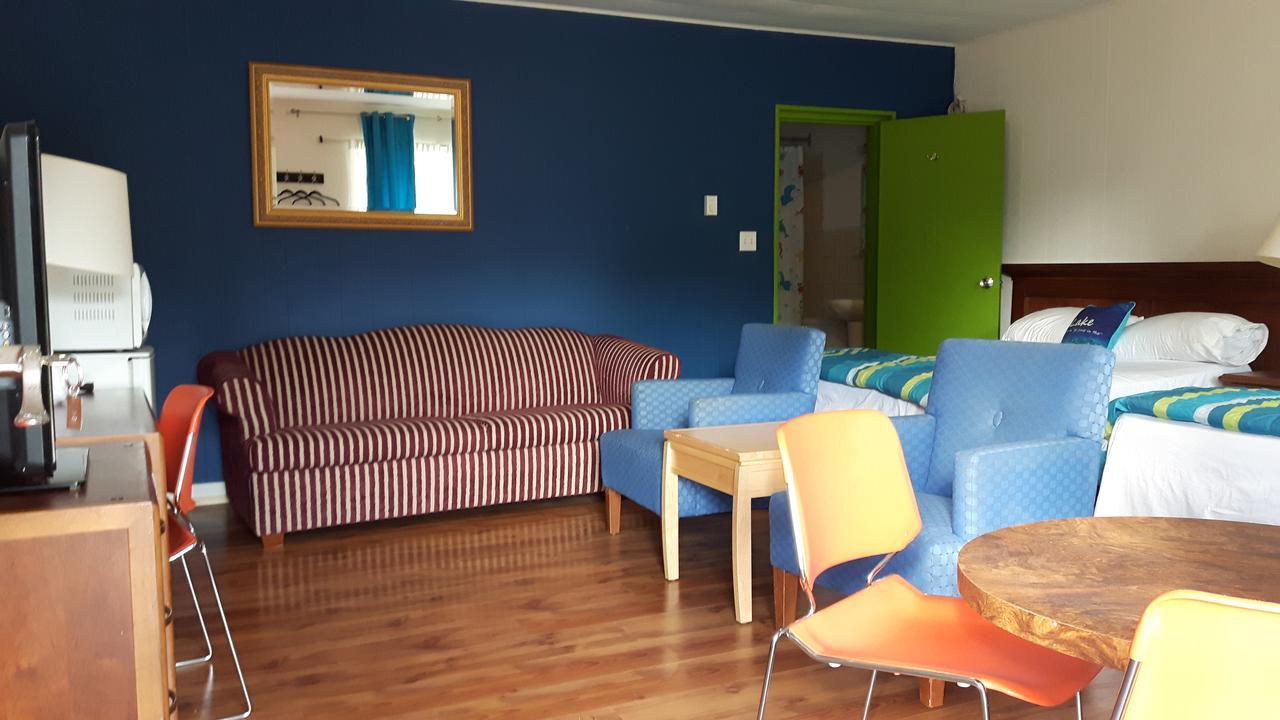 All Tucked Inn Waubaushene Ngoại thất bức ảnh